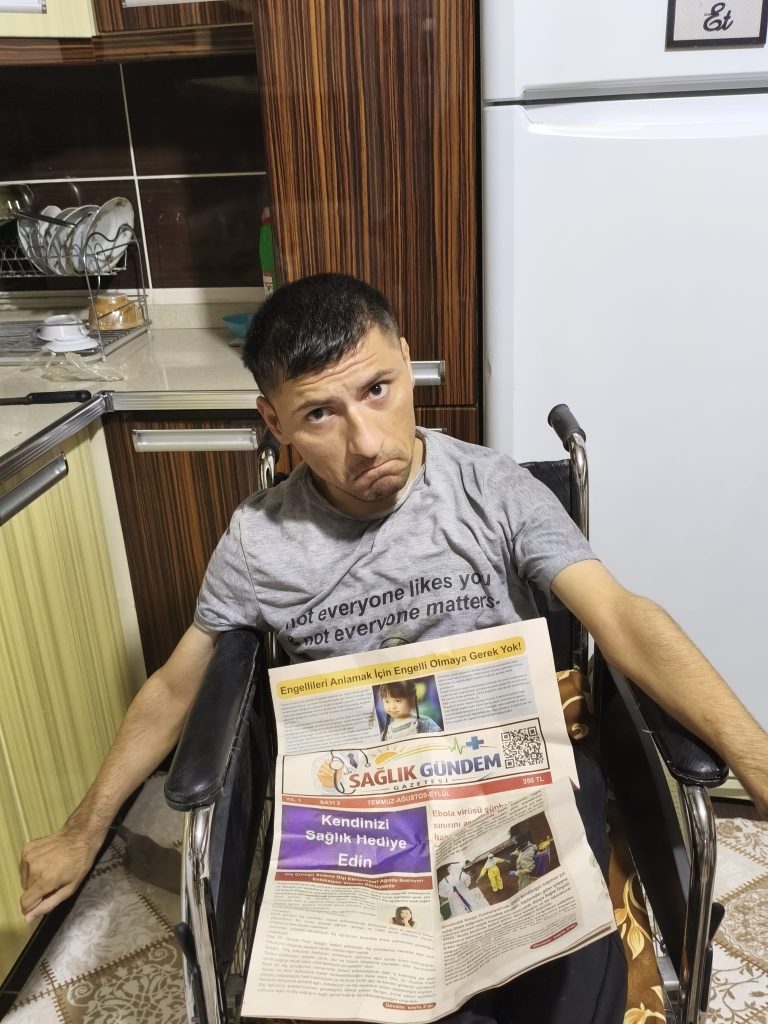 Sağlık Gündem Gazetesi Sınır Tanımıyor: Van’da İhtiyaç Sahibi Vatandaşa Tekerlekli Sandalye Desteği
